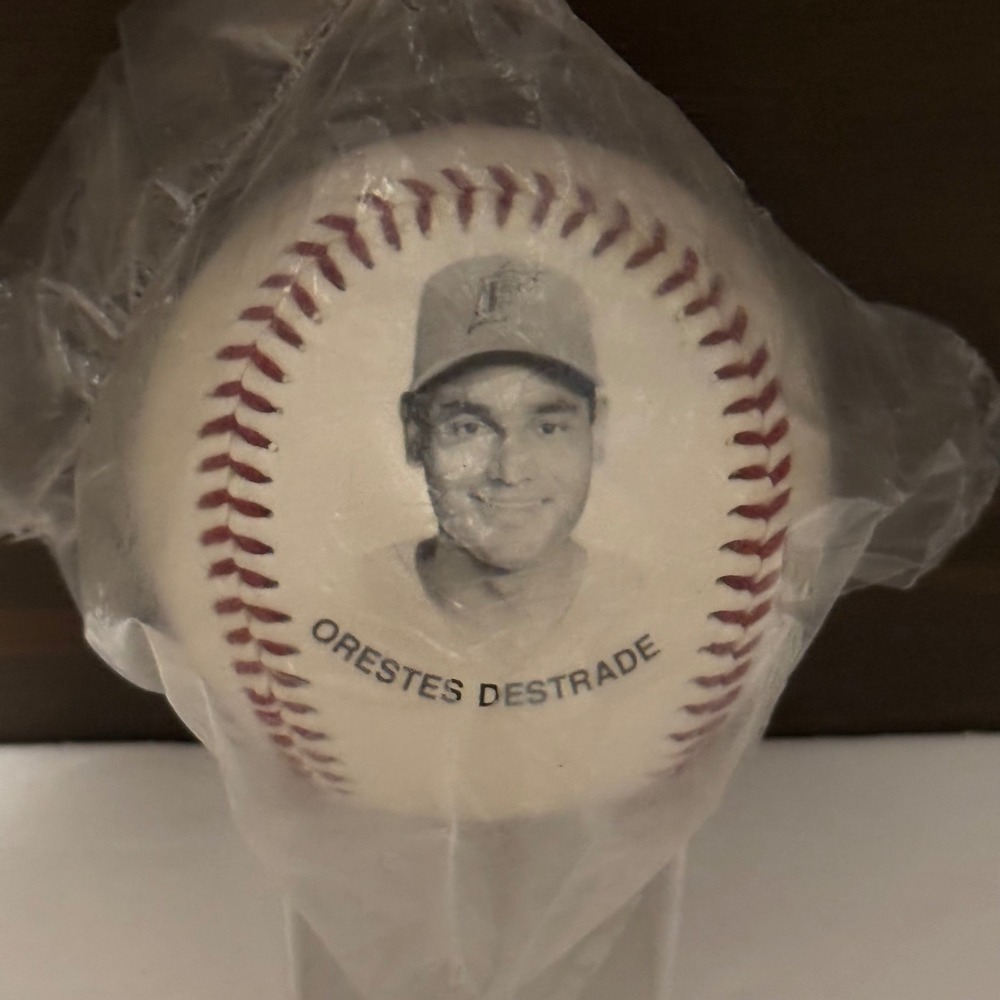 Chevron Baseball Orestes Destrade Florida Marlins 1994 Team Stars Original Pack.